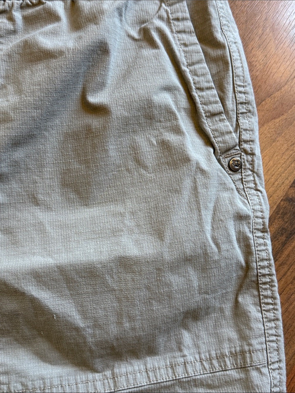 Vuori Womens Lightweight Drawstring pants  in Beige - Picture 8 of 8